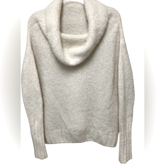 Vince Alpaca Elegant Minimalist Cowl Neckline Ivory White Women’s Size Large - Picture 11 of 12